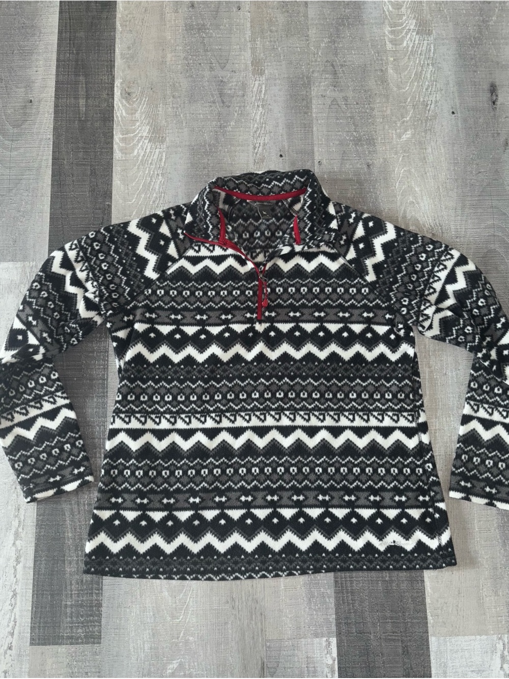 ✔️Eddie Bauer Black & White Fair Isle Zip-Up Sweater with Red Trim